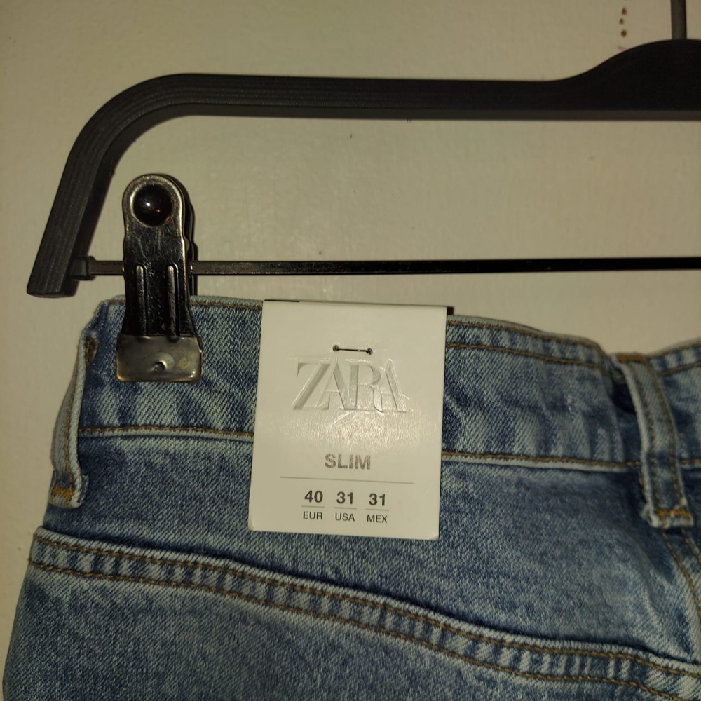 Distressed jeans - Picture 5 of 7